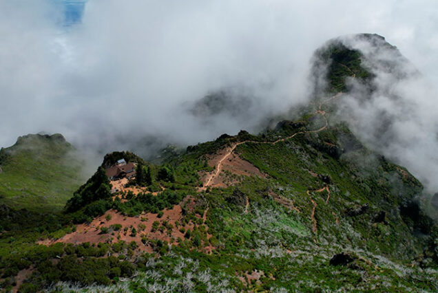 madeira-island-sunrise-watching-pico-arieiro-pico-ruivo-hike-madeira-taxi-02