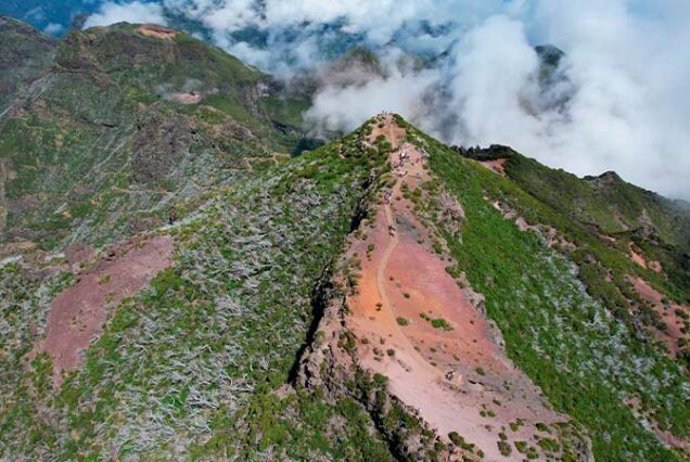 madeira-island-sunrise-watching-pico-arieiro-pico-ruivo-hike-madeira-taxi-07